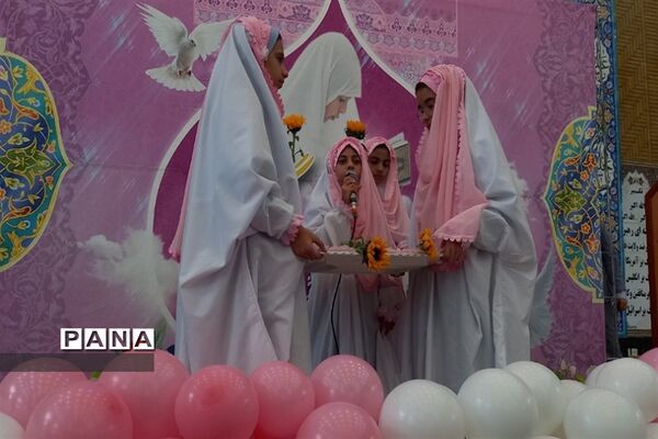 جشن عبادت ۱۰۰۰ نفری دانش‌آموزان دختر شهرستان‌قرچک