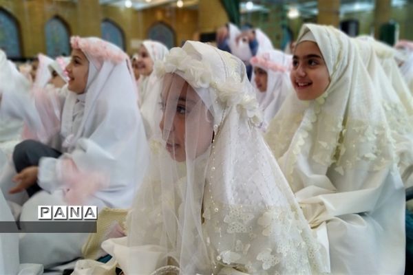 جشن عبادت ۱۰۰۰ نفری دانش‌آموزان دختر شهرستان‌قرچک