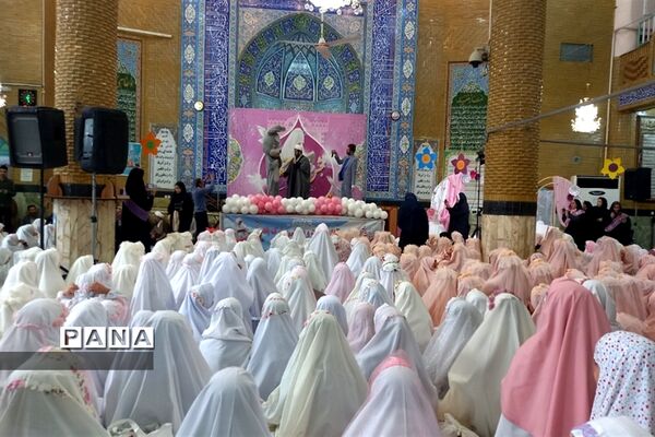 جشن عبادت ۱۰۰۰ نفری دانش‌آموزان دختر شهرستان‌قرچک