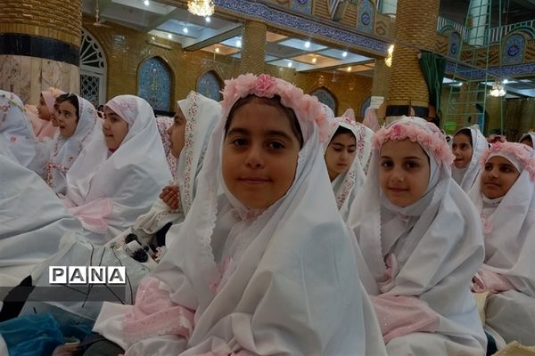 جشن عبادت ۱۰۰۰ نفری دانش‌آموزان دختر شهرستان‌قرچک