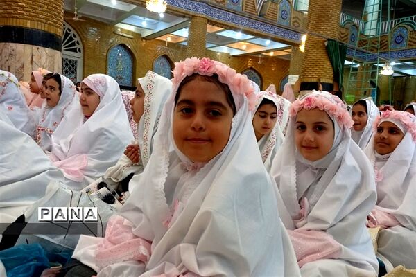 جشن عبادت ۱۰۰۰ نفری دانش‌آموزان دختر شهرستان‌قرچک