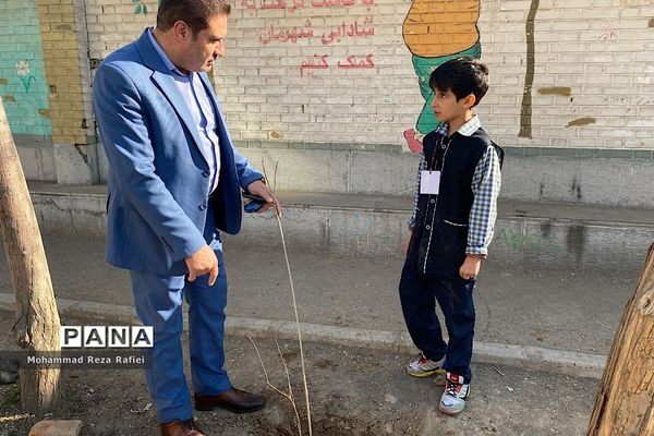 مراسم درختکاری در دبستان امام هادی(ع) ناحیه یک شهرری