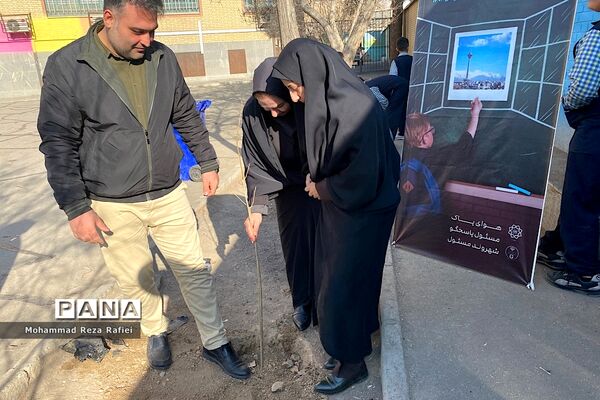 مراسم درختکاری در دبستان امام هادی(ع) ناحیه یک شهرری