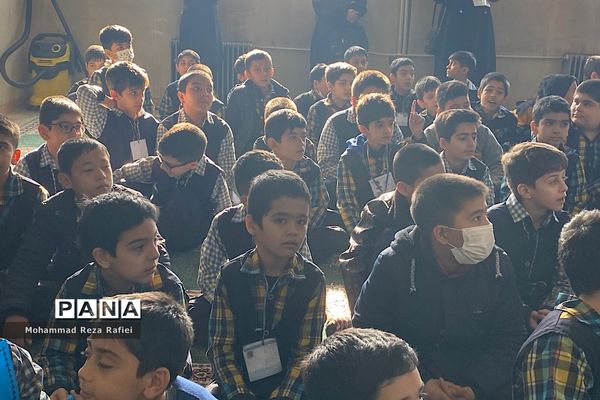 مراسم درختکاری در دبستان امام هادی(ع) ناحیه یک شهرری