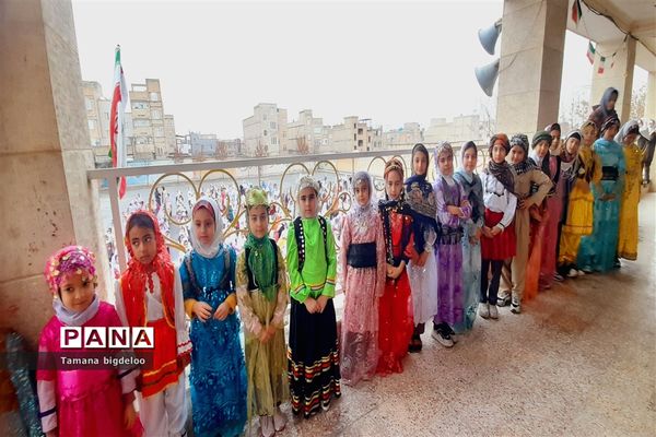 جشنواره غذاهای محلی و دست‌سازه‌های دانش‌آموزان در مدرسه توفیق شهرستان رباط کریم