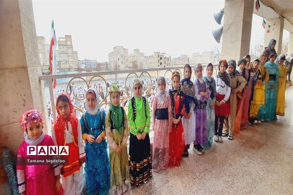 جشنواره غذاهای محلی و دست‌سازه‌های دانش‌آموزان در مدرسه توفیق شهرستان رباط کریم