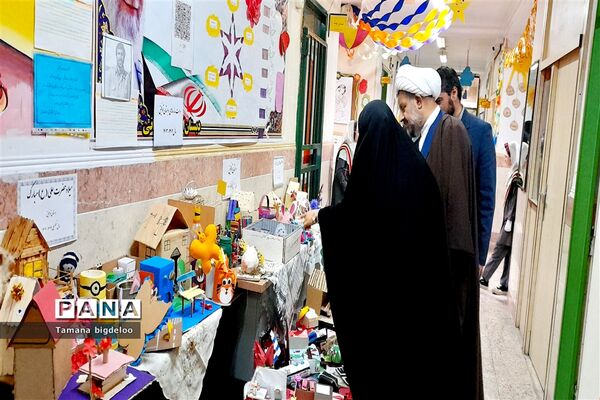 جشنواره غذاهای محلی و دست‌سازه‌های دانش‌آموزان در مدرسه توفیق شهرستان رباط کریم