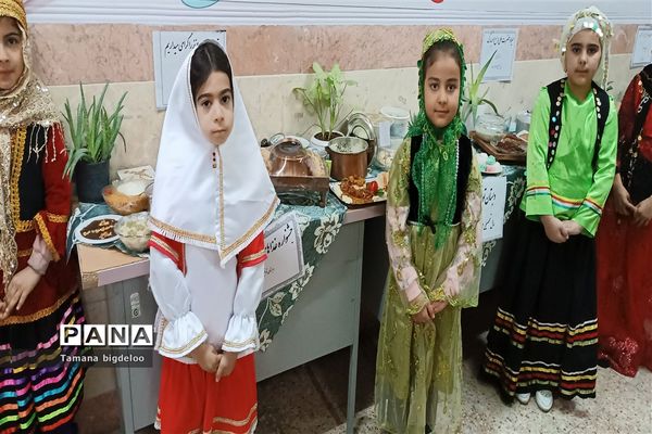 جشنواره غذاهای محلی و دست‌سازه‌های دانش‌آموزان در مدرسه توفیق شهرستان رباط کریم