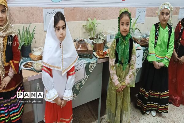 جشنواره غذاهای محلی و دست‌سازه‌های دانش‌آموزان در مدرسه توفیق شهرستان رباط کریم