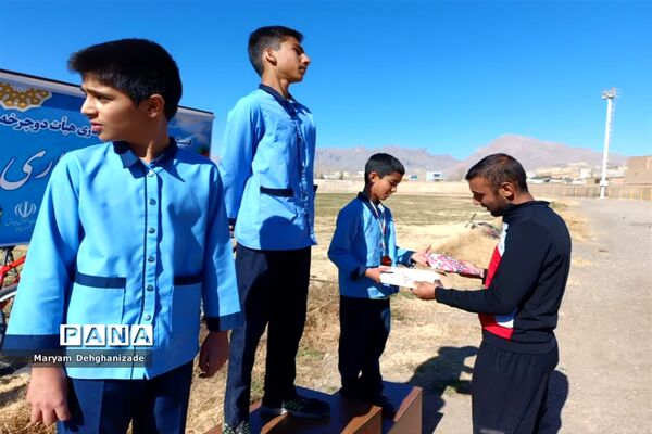 همایش دوچرخه‌سواری به‌مناسبت هفته هوای پاک در مهریز