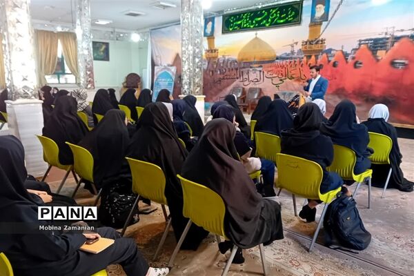 جلسه توجیهی اعتکاف دانش‌آموزی دختران ناحیه شش مشهد مقدس