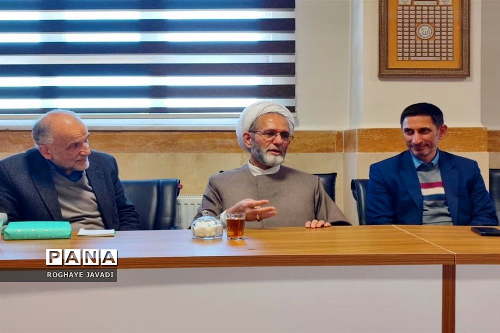 رشد و تعالی انسان نیازمند دو بال تعلیم و تربیت است 