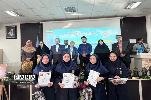 تقدیر از برگزیدگان استانی نهمین دوره جشنواره نوجوان خوارزمی ناحیه 7 مشهد