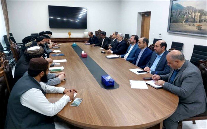 دیدار غریب آبادی با سرپرست وزارت امور خارجه افغانستان