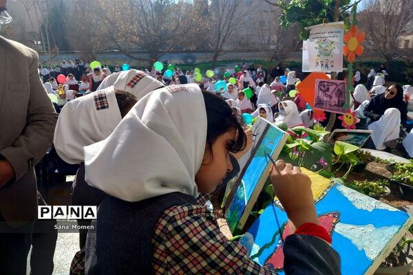 مراسم روز هوای پاک‌ در دبستان موسسی ناحیه ۶ مشهدمقدس