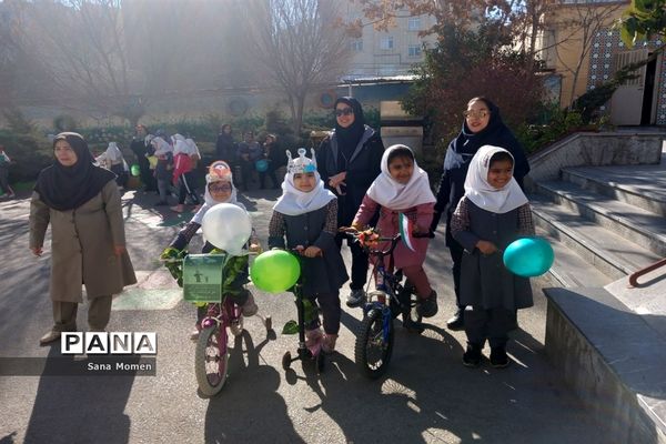 مراسم روز هوای پاک‌ در دبستان موسسی ناحیه ۶ مشهدمقدس