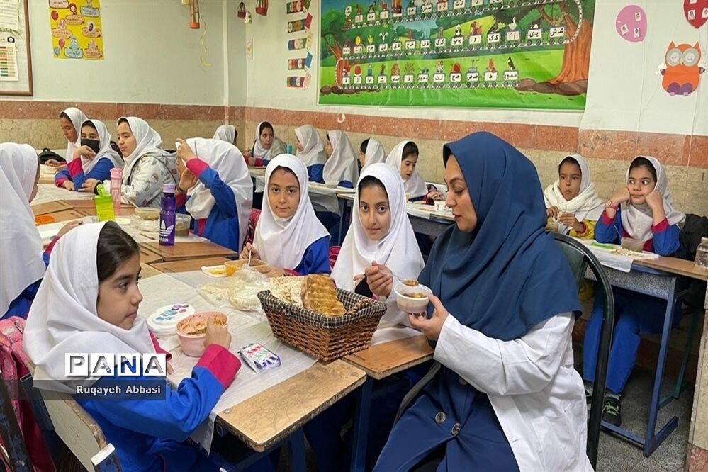 بسیج ملی تغذیه در دبستان زکیه شهرستان ملارد