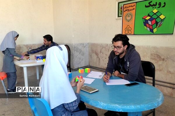رقابت ۴۵۰ دانش‌آموز دختر دبستانی ناحیه ۳ شیراز در المپیاد بازی‌های فکری رویش
