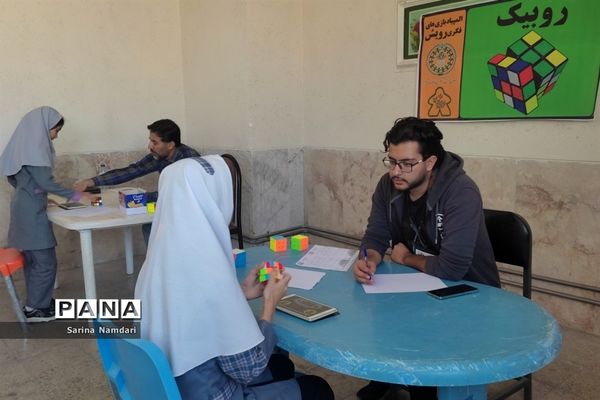 رقابت ۴۵۰ دانش‌آموز دختر دبستانی ناحیه ۳ شیراز در المپیاد بازی‌های فکری رویش
