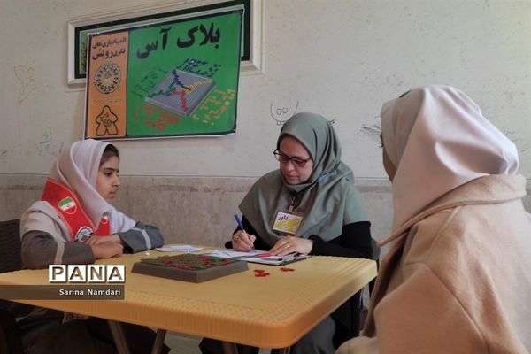 رقابت ۴۵۰ دانش‌آموز دختر دبستانی ناحیه ۳ شیراز در المپیاد بازی‌های فکری رویش