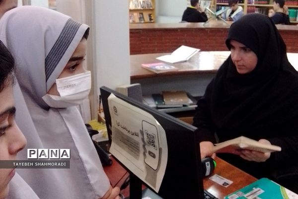 بازدید دانش‌آموزان دبستان بهرامی۲ از کتابخانه جدّا کهریزک