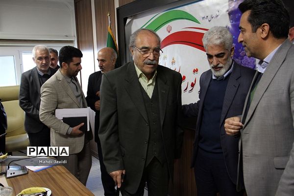 نشست هم اندیشی معاون تربیت‌بدنی و سلامت  با خیرین ورزش و سلامت دانش‌آموزی