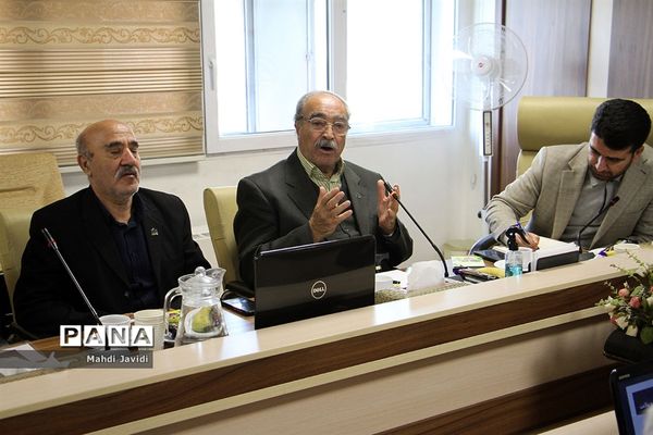 نشست هم اندیشی معاون تربیت‌بدنی و سلامت  با خیرین ورزش و سلامت دانش‌آموزی