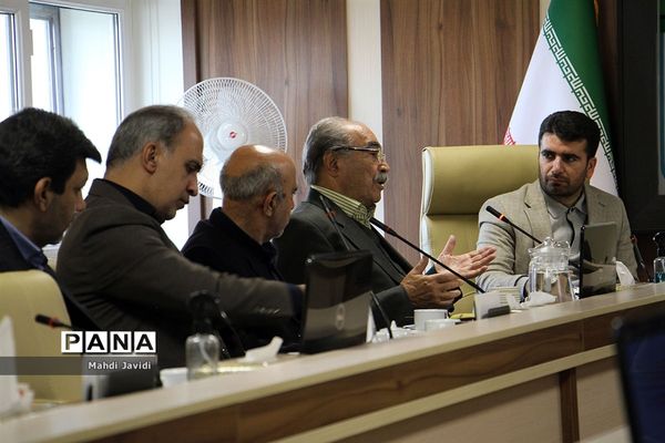 نشست هم اندیشی معاون تربیت‌بدنی و سلامت  با خیرین ورزش و سلامت دانش‌آموزی