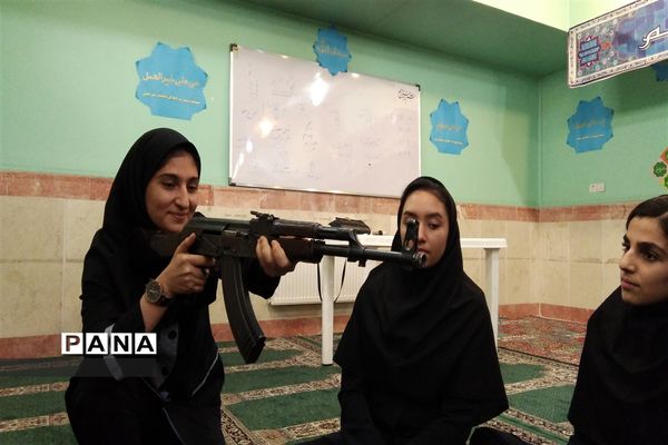 آموزش اسلحه ویژه دانش‌آموزان دهم مدرسه منتصرین شاهد ورامین