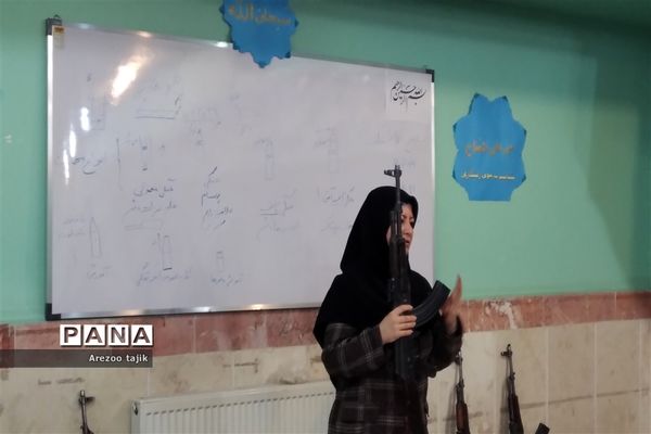 آموزش اسلحه ویژه دانش‌آموزان دهم مدرسه منتصرین شاهد ورامین