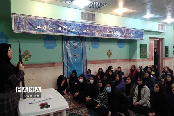 آموزش اسلحه ویژه دانش‌آموزان دهم مدرسه منتصرین شاهد ورامین
