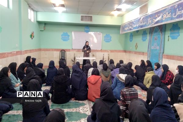 آموزش اسلحه ویژه دانش‌آموزان دهم مدرسه منتصرین شاهد ورامین