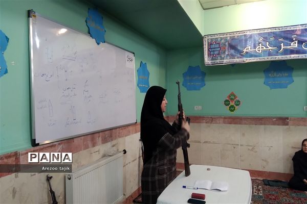 آموزش اسلحه ویژه دانش‌آموزان دهم مدرسه منتصرین شاهد ورامین