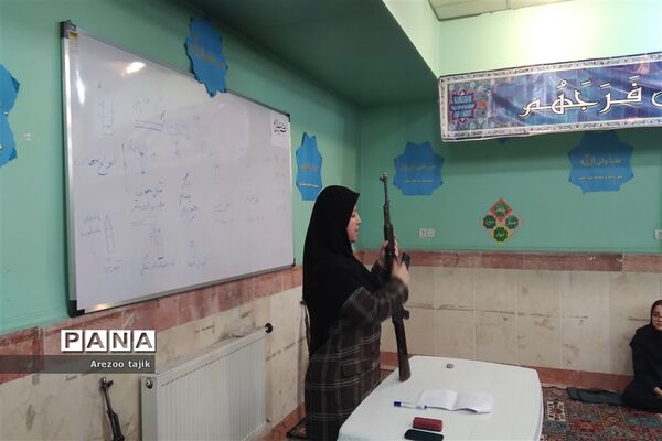 آموزش اسلحه ویژه دانش‌آموزان دهم مدرسه منتصرین شاهد ورامین