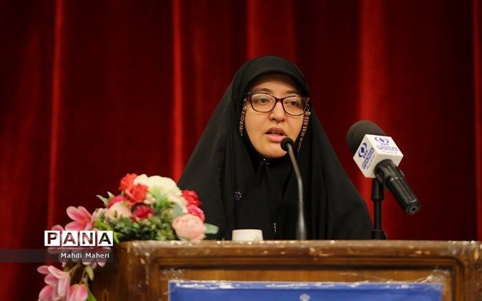 دانش‌آموزان تیزهوش‌ ساعاتی را صرف آموزش دانش‌آموزان شهر خود کنند