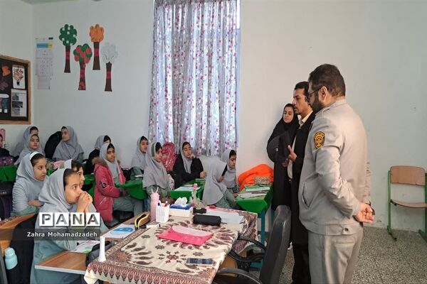 جشنواره نقاشی به مناسبت هفته هوای پاک در دبستان شاهد محمود‌آباد