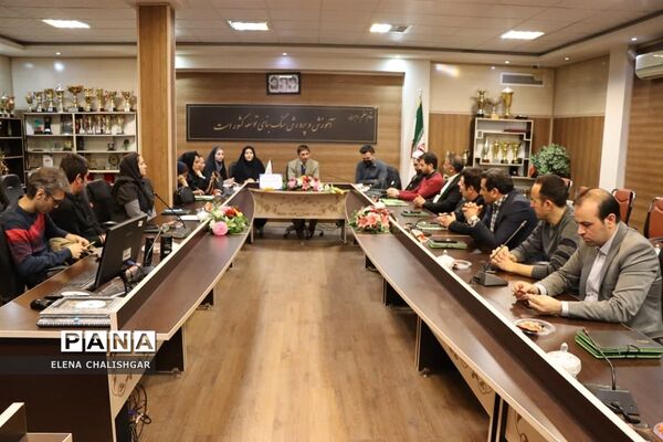 نشست تخصصی سرگروه‌های آموزش متوسطه ناحیه یک بهارستان