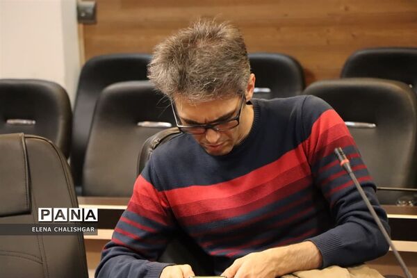 نشست تخصصی سرگروه‌های آموزش متوسطه ناحیه یک بهارستان