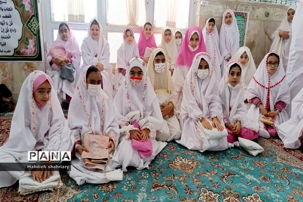 جشن تکلیف ۳۵۰ دانش‌آموز دختر شهرستان نایین
