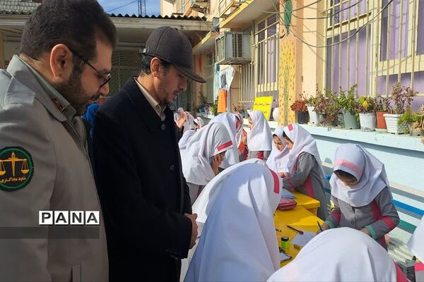 جشنواره نقاشی به‌مناسبت هفته هوای پاک در دبستان شاهد محمود‌آباد