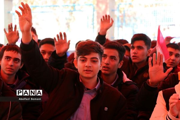 مراسم بزرگداشت شهدای گروه سرود دانش‌آموزی در قم