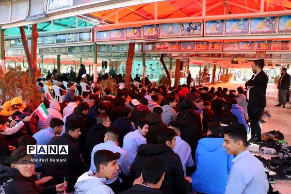 مراسم بزرگداشت شهدای گروه سرود دانش‌آموزی در قم