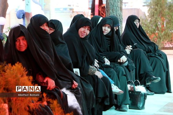 مراسم بزرگداشت شهدای گروه سرود دانش‌آموزی در قم