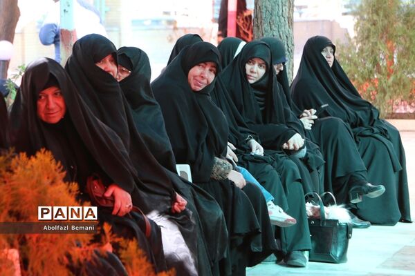مراسم بزرگداشت شهدای گروه سرود دانش‌آموزی در قم