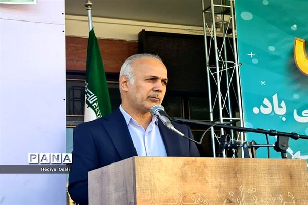 جشن گرامی‌داشت هفته هوای پاک درآموزشگاه شهید همت اسلامشهر