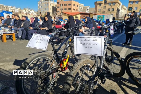 جشن گرامی‌داشت هفته هوای پاک درآموزشگاه شهید همت اسلامشهر
