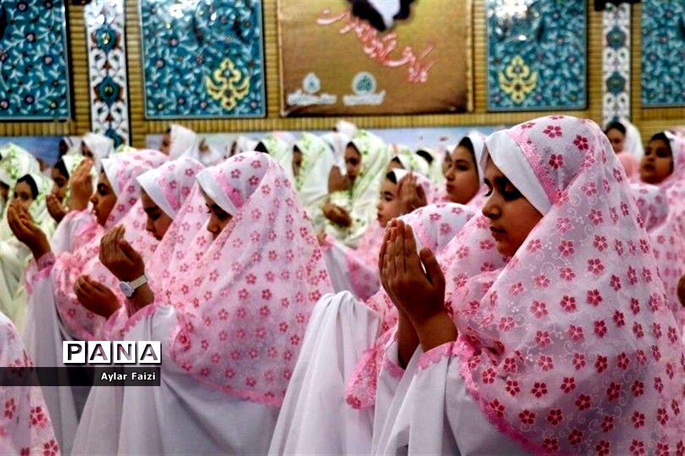 جشن تکلیف دختران کرجی در امامزاده حسن(ع) کرج