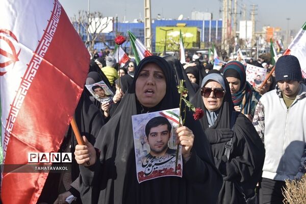 تشییع پیکر مطهر شهید مدافع حرم حسین محمدی در شهرستان پردیس