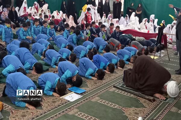 نماز شکر دانش‌آموزان قائمشهری