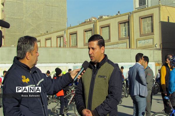 همایش استانی دوچرخه سواری دانش‌آموزی به‌مناسبت هفته هوای پاک